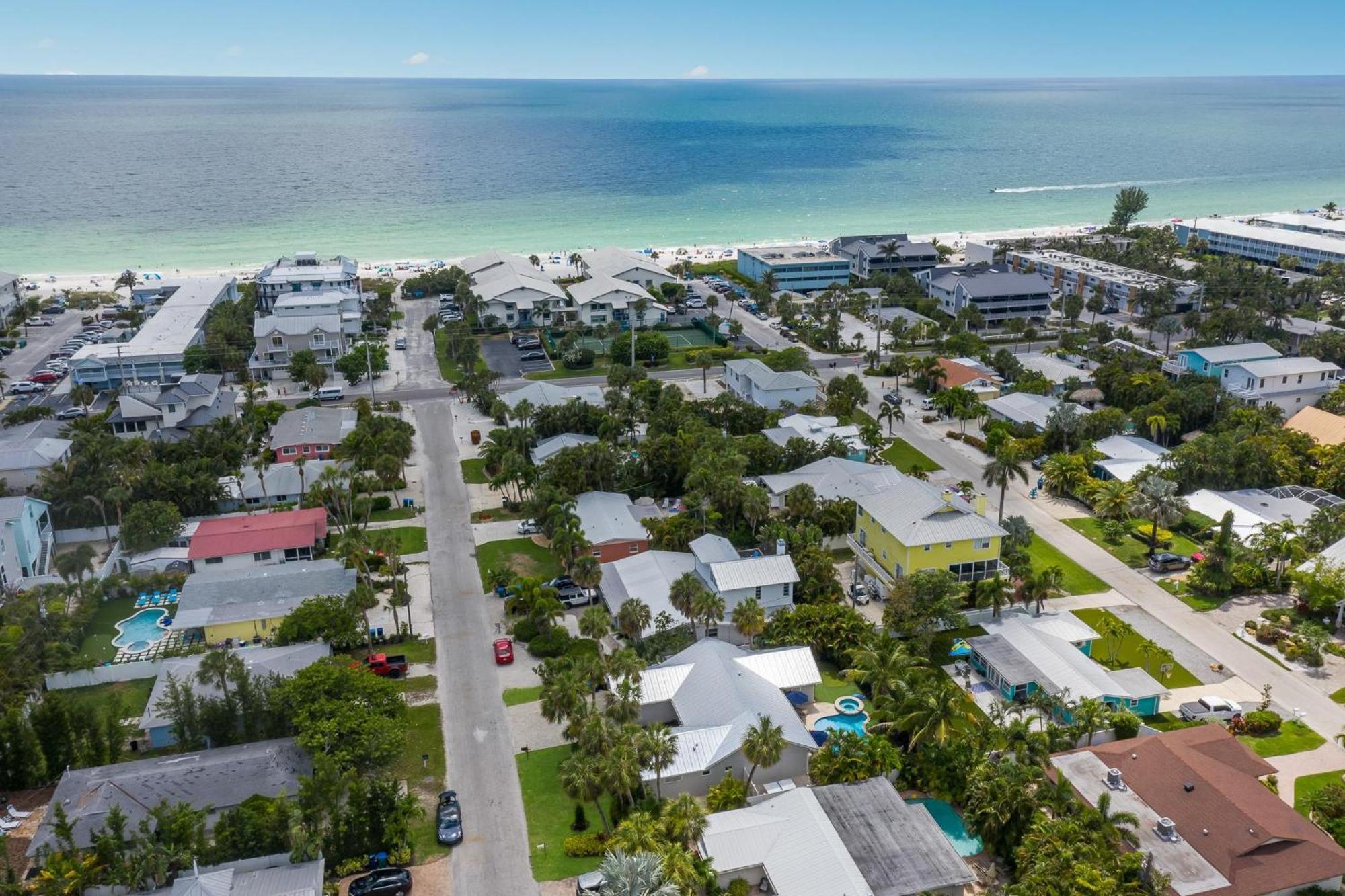 Island Chic Villa Holmes Beach Exterior photo