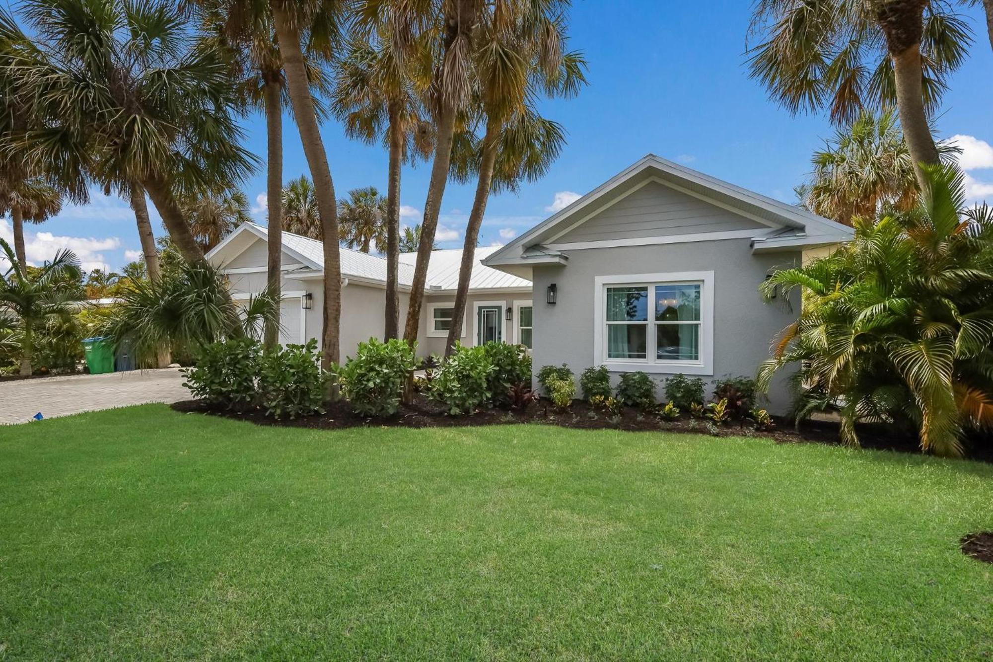 Island Chic Villa Holmes Beach Exterior photo