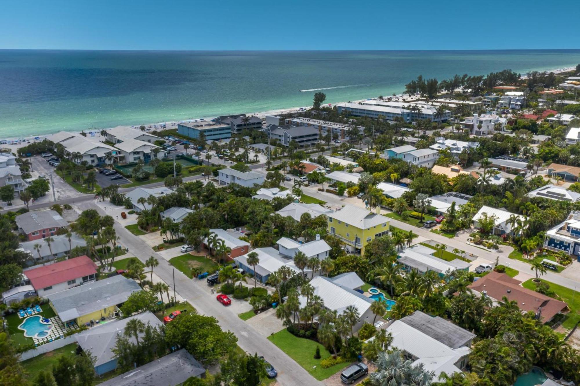 Island Chic Villa Holmes Beach Exterior photo